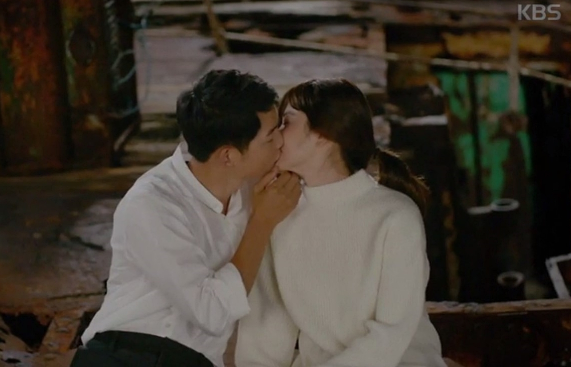 대형화면에 송중기·송혜교 키스신이? KBS 콘서트 대참사