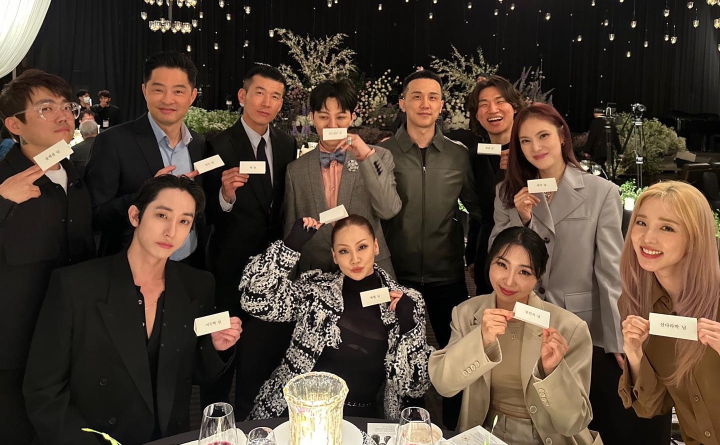 빅뱅에 2NE1까지…양현석 빼고 다 모인 YG패밀리 단체사진