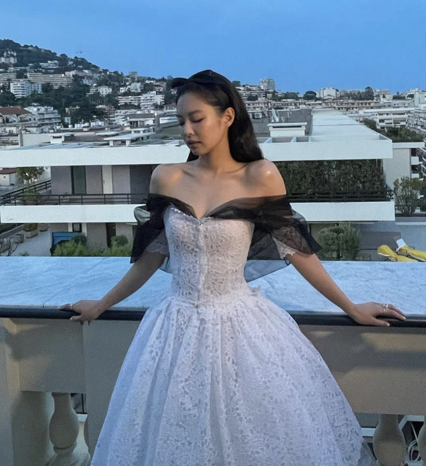 “블랙핑크 제니, 칸 드레스 가격 ‘측정 불가’…소품만 4000만원”