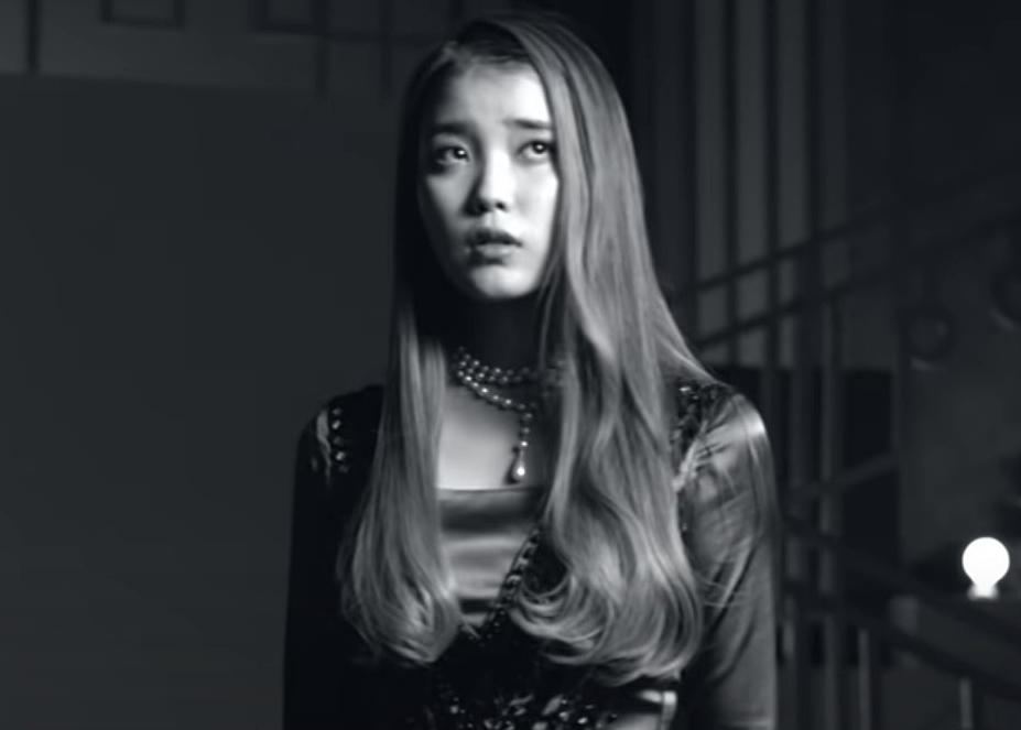 무대응 일관하다 결국 터진 아이유 표절, 경찰 고발당한 6곡은