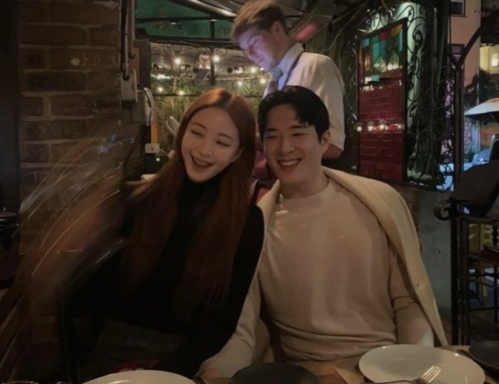 “오랜만이죠?” 한예슬, 9개월만에 근황..옆에는 남자?