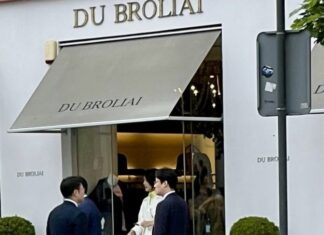 김건희, 순방 중 명품 쇼핑 논란..어디 매장 갔길래