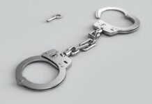 미제 성폭행 사건 범인, 7년 만에 잡고 보니…여고 교직원이었다 수갑