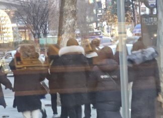 남대문시장 거리에 외국인 관광객이 돌아왔다….