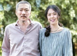 홍상수 장모 빈소 찾아와 꽃 던지고 간 의문의 여성 정체 김민희 홍상수