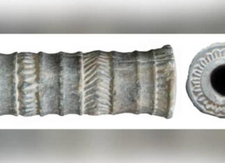 무덤서 발견된 세상에서 가장 오래된 3700년 전 립스틱