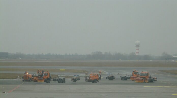 6월 반도체 수출 역대 최대치…134억 달러 인천공항 활주로