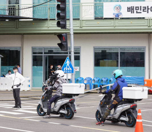 배달의민족, 배달 라이더 보험료 인하로 경제적 부담 덜어 배민 오토바이