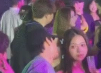 김수현, 페스티벌서 8살 연하 임나영에게 귓속말(+영상)