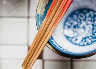 나무젓가락으로 밥 먹다 가족 4명 줄줄이 간암 사망, 무슨 일? 나무 젓가락