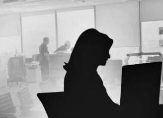 “나랑 자자”…남자 동료 성기에 엉덩이 비빈 30대 여직원