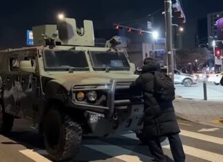 계엄령 군용차 맨몸으로 막아…이재명이 찾아달라던 그 남자 나타났다