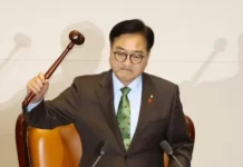 윤석열 탄핵 표결 때 우원식이 맨 연두색 넥타이, 이 사람 유품이었다 우원식