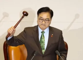 윤석열 탄핵 표결 때 우원식이 맨 연두색 넥타이, 이 사람 유품이었다 우원식