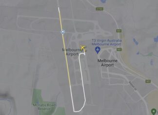 시속 273km 활주로 달리다 바퀴 터진 보잉 여객기…이륙 중단, 견인 불가