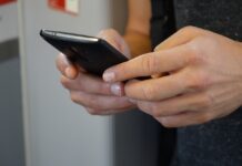 스마트폰 사용 시간 하루 60분 늘어날 때마다 생기는 몸의 변화 스마트폰