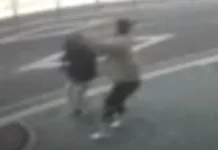 처음 본 여중생 머리채 잡고 때린 의문의 여자, CCTV 보니…